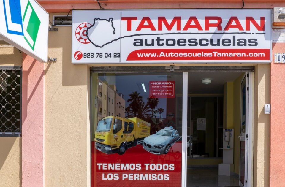 fachada de tamaran- autoescuela tamaran
