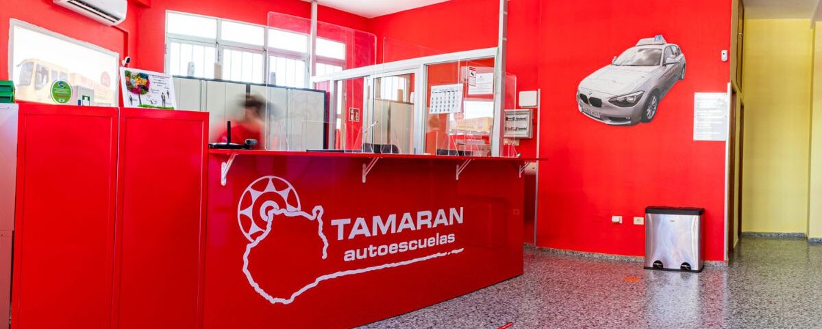 foto de mostrador rojo de tamaran - autoescuela tamaran